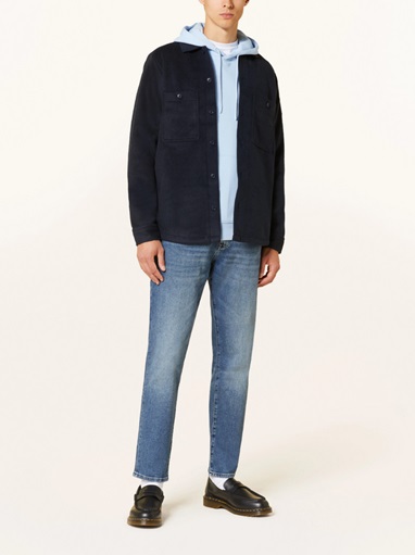 eisblau Hoodie, Jeans und overshirt, wintertyp
