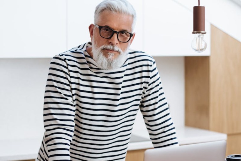 brille und bartform männer styling poseidon